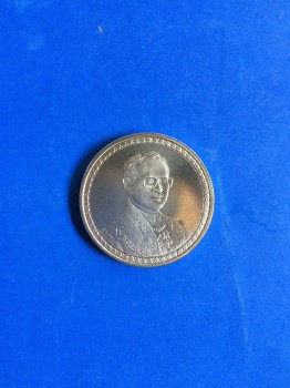 เหรียญพระราชพิธีฉลองสิริราชสมบัติครบ 50 ปี  9 มิถุนายน 2549 หน้าเหรียญ 20 บาท