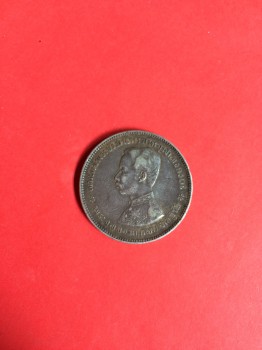 เหรียญเงินหนึ่งบาท ร.5 ไม่มี ร.ศ.แต่มียันต์เขียนอยู่ด้านหัว
