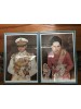 ภาพถ่ายในหลวงจากภาพวาดของนายปราสาท ทรงชุดจอมทัพ สวมหมวกถือพวงมาลัย ของนิตยสาร อยู่ในกรอบไม้ขนาด 11
