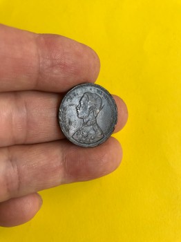 เหรียญทองแดง 1 อัฐ ร.ศ.122  สมัยรัชกาลที่ 5 หน้าตรงพระบรมรูป - พระสยามเทวาธิราช สภาพเดิมๆ (หัวก้อยตรง )