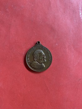 เหรียญหลวงปู่แหวน เนื้อทองแดง รุ่นชนะศึก ภปร. พ.ศ.2521 ตอก 20ที่ใต้ห่วง