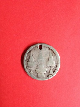 เหรียญเงินบาทร.5 พ.ศ.2412  พระจุลมงกุฏ - พระแสงจักร  มีลงจารย์หน้าหลัง  เหรียญที่ 1