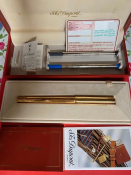 ปากกา St.DUPONT  Made in France ทอง 18 K ฝังเพชร 4 เม็ด  ของใหม่เก่าเก็บพร้อมกล่องและใบเซอร์ ( S/N5H1EF78  )