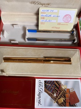 ปากกา St.DUPONT  Made in France ทอง 18 K ฝังเพชร 4 เม็ด ของใหม่เก่าเก็บพร้อมกล่องและใบเซอร์ ( S/N 5C2JU55 )