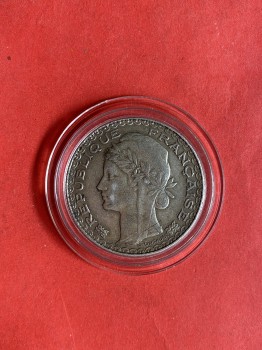 เหรียญเก่าเนื้อเงินประเทศ FRENCH INDO-CHINA . สมัย  ปีค.ศ.1931  มูลค่า 1 PIASTRE  เส้นผ่าศูนย์กลาง 3.5 ซม.ขอบเฟือง ปลายสมัย ร.7 พ.ศ.2472 สวย