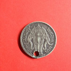 เหรียญเงินบาทหนึ่ง ร. 6 พ.ศ. 2460 สวยคมชัดมีรูเจาะสำหรับแขวน - Image 4