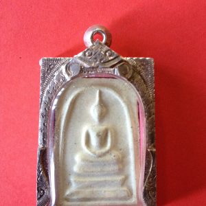 สมเด็จบางขุนพรมพิมพ์ใหญ่ ปี 17 เลี่ยมกรอบเงินหนาแกะลายยกซุ้ม พร้อมบูชาขึ้นคอ - Image 4