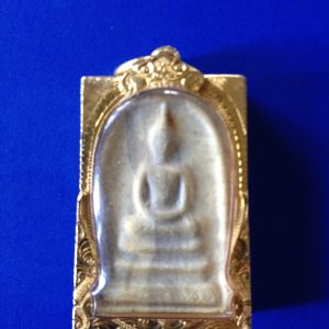 พระสมเด็จบางขุนพรมเนื้อผง ปี 2517 มีตำหนิครบ พร้อมเลี่ยมทองเก่าโต๊ะกังอย่างหนายกซุ้มสวยงามพร้อมขึ้นคอ - Image 2