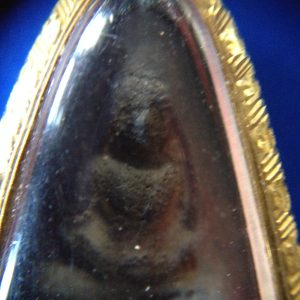 พระร่วงนั่งหน้าโหนก กรุวัดเชตุพน จ.สุโขทัยเนื้อดิน อายุกว่า700ปี พุทธคุณทางแคล้วคลาดและเมตตามหานิยม เลี่ยมทองคำเก่าอย่างหนา - Image 3