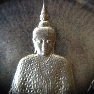 เหรียญเงินพระแก้วมรกตทรงเครื่อง ฤดูหนาว หลังพระราชศรัทธา สวยคมชัดมาก - Image 3