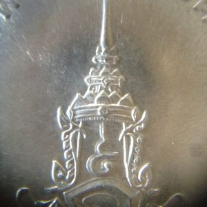 เหรียญเงินพระแก้วมรกตทรงเครื่องฤดูร้อนหลังพระราชศรัทธา สวยคมชัดเลี่ยมในกรอบพลาสติกพร้อมขึ้นคอ - Image 4