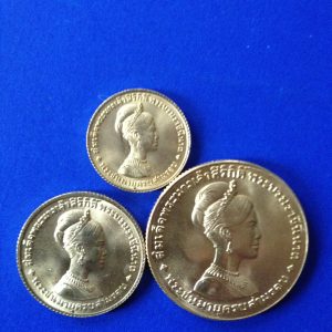 เหรียญทองคำพระชนมายุครบ 3 รอบราชินี ปี2511 มี  2 เหรียญ คือ เหรียญ 150 กับเหรียญ 300  รวม นำ้หนัก 3 สลึง - Image 3