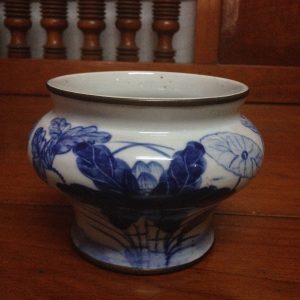 โถเป็ดกอบัวรัตนโกสินทร์สีขาวฟ้าใบเล็ก - Image 2