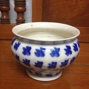 โถโบราณเก่าเนื้อแกร่งลายผักชีดอกไม้ใบเล็ก สภาพสมบูรณ์มาก ไม่มีการซ่อมใดๆ - Image 2