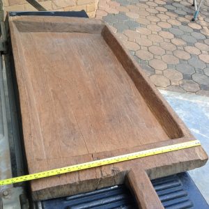 กั๋วข้าวเหนียวไม้สักเก่ารูปสี่เหลียมพืนผ้าใหญ่(ถาดไม้ไว้คนข้าวเหนียว) ขนาดกว้าง 18.5 นิ้ว X ยาว 35.5 นิ้ว หนา 2.5นิ้ว มีด้ามยื้นมาไว้จับ - Image 2