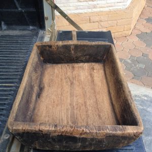 กั๋วข้าวเหนียวไม้สักเก่ารูปสี่เหลียมพืนผ้าใหญ่ (ถาดไม้ไว้คนข้าวเหนียว) ขนาดกว้าง 18 นิ้ว X ยาว 25 นิ้ว หนา 5นิ้ว มีด้ามไว้จับ - Image 4