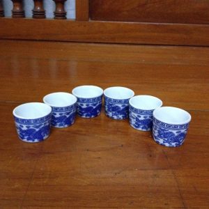 ถ้วยน้ำชากังใสเนื้อแกร่งโบราณขาวฟ้าลายมังกร ใบเล็ก - Image 3