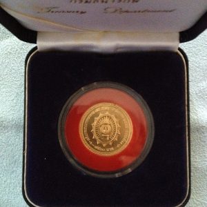 เหรียญในหลวงทองคำเฉลิมพระชนมพรรษาครบ 75 พรรษา 5 ธันวาคม 2545 หน้าเหรียญ 7500 บาท - Image 4