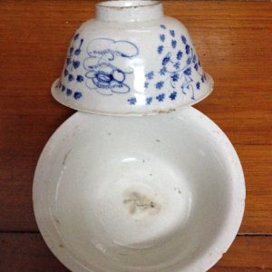 ถ้วยกระเบื้องเนื้อพังเคยสีขาว จำนวน 2 ใบ - Image 3