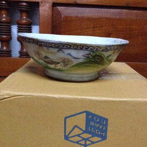 ถ้วยชามจีนเก่าโบราณลายทิวทัศน์มีภาษาจีนอยู่ด้านข้าง4ตัวและที่ก้นชาม ก็มีภาษาจีนอีก4ตัวสวยงามมากๆสภาพสมบูรณื - Image 4