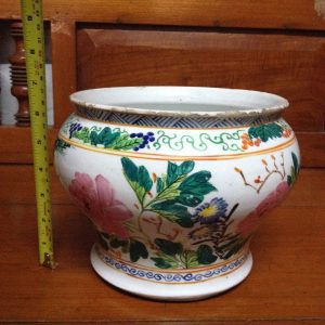 กระโถนจีนกังใสไข่ปอกเนื้อแกร่งลายนกยุง ช่อดอกกุหลาบ สภาพสมบูรณ์สวยงามมากๆ มีตราภาษาจีนอยู่ที่ก้นสองจุดสูง 6.5 นิ้ว - Image 3