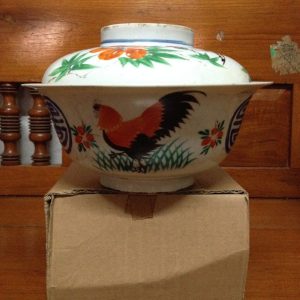 ชามจีนเก่าโบราณมีลายไก่เขี่ยนกบินสีสดใสสมบูรณ์สวยงามมากๆที่ฝาและทีก้นมีตราภาษาจีนประทับ - Image 4