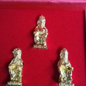 หล่อองค์เจ้าแม่ทับทิม,เจ้าพ่อกวนอูและเจ้าพ่อปึงเฒ่ากงอยู่ในกล่องกำมะยี่สีแดงสวยงาม (รุ่น 1 เปิดศาลมีแล้วรวย) - Image 4