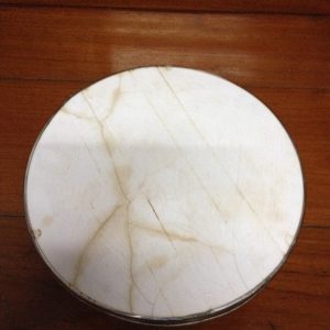 ถาดกระเบื้องโบราณขนาด12"ลายพวงองุ่นพร้อมใบสวยงามคลาสสิกมีรอยร้าว (ไม่มีดุมขา) - Image 4