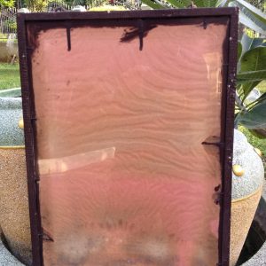 รูปเก่าในหลวงทรงชุดจอมทัพสีแดงอยู่ในกรอบโบราณเดิมขนาด 14"x19" สมบูรณ์สวยงามมากๆ(เฉพาะในหลวง) - Image 4