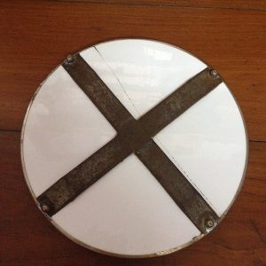 ถาดกระเบื้องโบราณขนาด 13.5"ลาย " เจริญ " สไตล์ วิคตอเรีย ใหญ่ขนาดนี้หายากมาก (ด้านหลังมีเหล็กคาดพร้อมดุมครบ) - Image 3