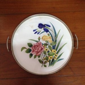 ถาดกระเบื้องโบราณขนาด 18 " ลายดอกกุหลาบสีแดง สีเหลือง สวยงาม สมบูรณ์มากๆสภาพนี้ ใบที่ 1 - Image 2