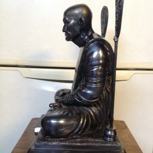 รูปหล่อองค์หลวงพ่อเงินเนื้อทองเหลืองรมดำขนาดหน้าตัก 9" รุ่นจัดสร้างโรงพยาบาลตระพานหิน จ.พิจิตรปี 2537 - Image 2