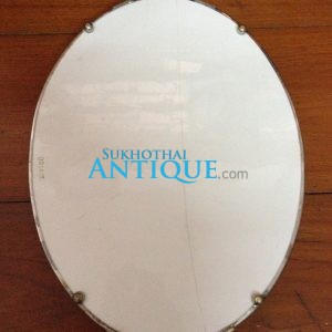 ถากกระเบื้องโบราณทรงรูปไข่ ขนาด 13.5 นิ้ว x 18 นิ้ว มีหูหิ้วพร้อมดุมขา 4 ดุม รูปพวงองุ่นสีคลาสสิกออกน้ำเงินขาว มีเส้นร้าวอยู่หนึ่งเส้น - Image 4