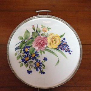 ถาดกระเบื้องโบราณขนาด 18 " ลายดอกกุหลาบสีแดง สีเหลือง สวยงาม สมบูรณ์มากๆสภาพนี้ ใบที่ 1 - Image 2