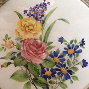 ถาดกระเบื้องโบราณขนาด 18 " ลายดอกกุหลาบสีแดง สีเหลือง สวยงาม สมบูรณ์มากๆสภาพนี้ ใบที่ 1 - Image 3