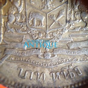 เหรียญร.5 เนื้อเงินหนึ่งบาทตรา พระบรมรูป - ตราแผ่นดิน ไม่มีร.ศ. สวยงามคมชัดมากๆ - Image 4