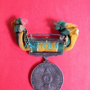 เหรียญเงินที่ระลึกพระราชพิธีฉลองสิริราชสมบัติครบ 25 ปีแนวนอนพร้อมแพรแถบเหร๊ยญสวยงามคมชัดมากๆ แบบนี้เป็นแบบหายาก ผลิต 9 มิถุนายน 2534 - Image 2