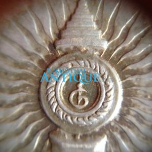 เหรียญเงินที่ระลึกพระราชพิธีฉลองสิริราชสมบัติครบ 25 ปีแนวตั้งพร้อมแพรแถบเหรียญสวยงามคมชัดมากๆ ผลิต 9 มิถุนายน 2514 - Image 4