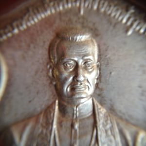 เหรียญเงินพระบาทสมเด็จพระพุทธยอดฟ้าจุฬาโลก 6 เมษายน 2510 วัดพระเชตุพน ทรงเสมา - Image 3