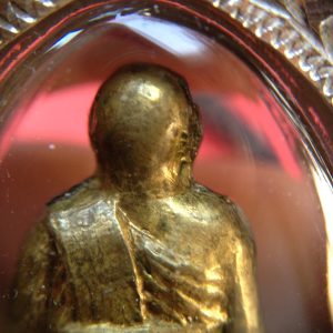 หล่อหลวงปู่เอมวัดคลองโป่ง ศรีสำโรงรุ่น 3 ปี2517เนื้อทองเหลืองกะไหล่ทองเลี่ยมเงินโบราณลงยาแบบเปิดฝา - Image 2