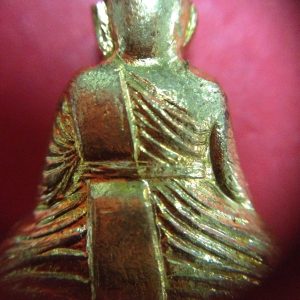 หล่อหลวงปู่เอมวัดคลองโป่ง ศรีสำโรง เนื้อทองเหลืองกะไหล่ทองรุ่น 4 ใส่ในซองเดิมจากวัดสวยงามมากๆ ปี 2540 - Image 4