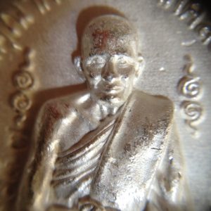 เหรียญหลวงปู่ศุขหล่อโบราณพิมพ์ย้อนยุคปี 2466 วัดปากคลองมะขามเฒ่า ปี 2557 เนื้อเงิน  สวยจัดตอกโค๊ตหมายเลข 2347 - Image 3