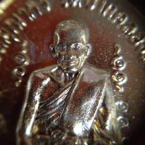 เหรียญหลวงปู่ศุขหล่อโบราณพิมพ์ย้อนยุคปี 2466 วัดปากคลองมะขามเฒ่า ออกปี 2557 เนื้อชนวนเปียกทอง   ตอกโค๊ต190 - Image 4