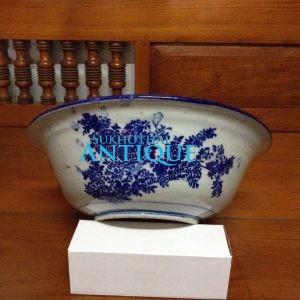 ชามอ่างกระเบื้องโบราณพื้นน้ำเงินลายมังกรสีขาวสี่ตัว มีเส้นที่ปากสองเส้น นอกนั้นสมบูรณ์สวยงามมาก (สผ 15"x สูง 5") - Image 3