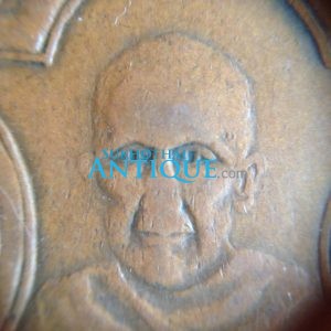 เหรียญเจ้าคุณสวรรวรนายกรุ่น " ในงานรัตตัญญู" เนื้อทองแดง ปี 2490 เลี่ยมพลาสติก เก่าสุดๆ (เหรียญที่ 2) - Image 2