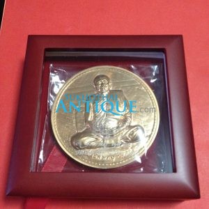 เหรียญสมเด็จพระสังฆราชหลัง ภปร.เนื้อทองแดง เส้นผ่าศูนย์กลาง8 ซม. นำ้หนัก 310.3 กรัม หนา .5 ซม ฉลอง 96 พรรษา 3 ต.ค. 2553  วัดบวร - Image 4