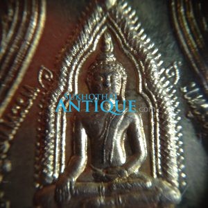 เหรียญกะไหล่ทองหลวงพ่อพระพุทธเรืองฤทธิ์ รุ่น 2 ปีพ.ศ.2512 มีกระไหล่ สวยงามคมชัดมากๆ องค์ที่ 5 เลี่ยมพลาสติกแบบเก่าสีแดง - Image 3