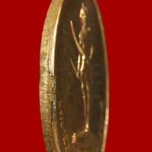 เหรียญพระยาพิชัยดาบหักเนื้อทองแดงรุ่น 1 ปี13 เลี่ยมทอง พร้อมใบประกาศ ปลุกเสกโดยหลวงปู่ทิม หลวงพ่อพรหม หลวงพ่อแพ เป็นต้น - Image 2