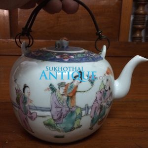 กานํ้าชาจีนลวดลายภาพวาดสวยงามพร้อมหูหิ้วสภาพสมบูรณ์ - Image 2