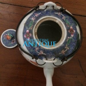 กานํ้าชาจีนลวดลายภาพวาดสวยงามพร้อมหูหิ้วสภาพสมบูรณ์ - Image 3